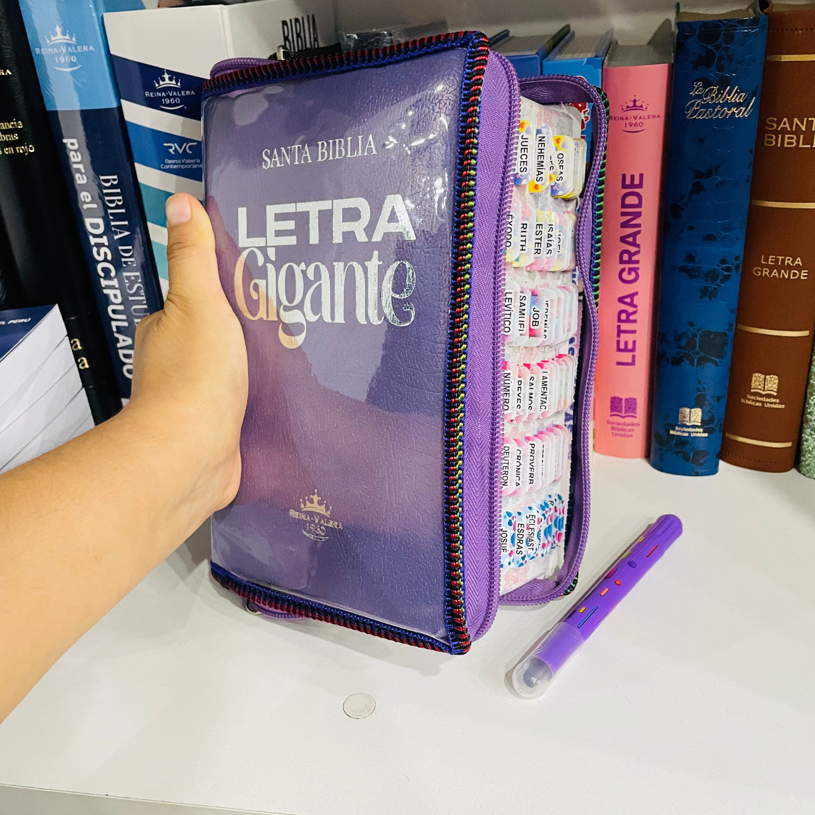 Biblia con letra gigante + estuche + separadores + resaltador